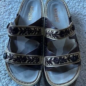Alegria tan floral sandals size 40 (size 9.5/10)